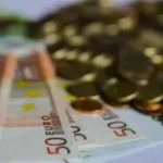 La economía española crece un 0,6% en los meses de verano, una décima menos que el trimestre anterior, según el INE