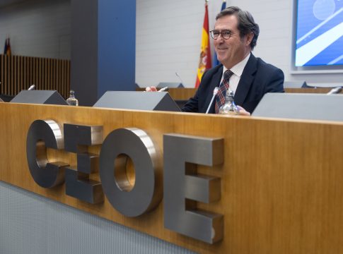 CEOE avisa de la desaceleración de la creación del empleo, tras los resultados de la EPA
