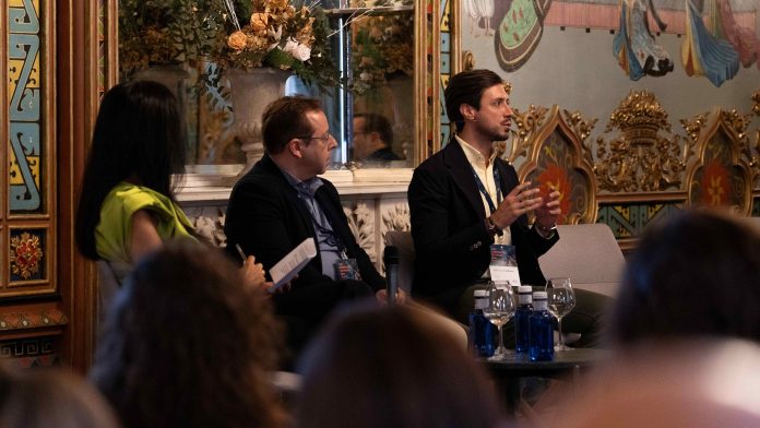 IAG7 Viajes presenta Conecta Plus en un encuentro para abordar los retos del viaje corporativo