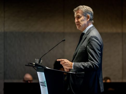 Feijóo (PP) plantea subir el SMI, actualizar las pensiones, construir un millón de viviendas y vetar las subvenciones de la «cultura sectaria»