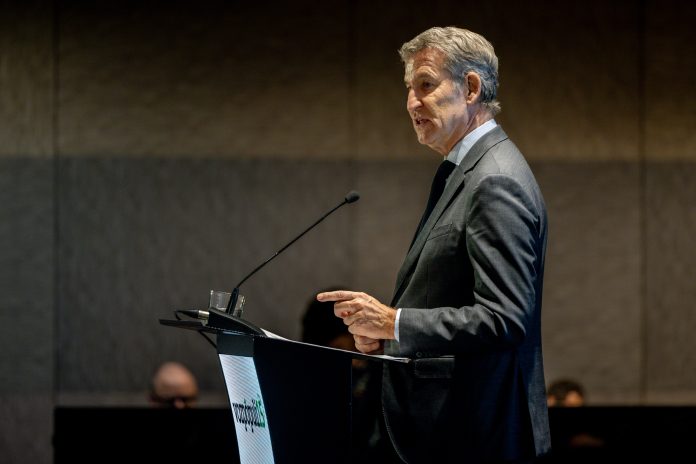 Feijóo (PP) plantea subir el SMI, actualizar las pensiones, construir un millón de viviendas y vetar las subvenciones de la «cultura sectaria»