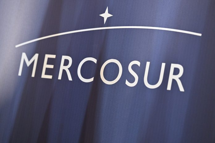 Mercosur dialoga sobre el uso de la IA en la educación para establecer una cooperación entre países